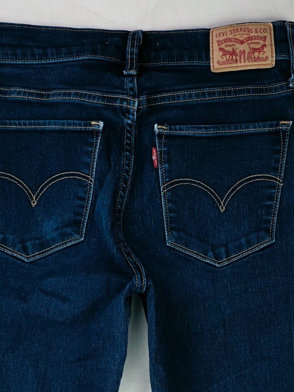 Levi's 315 Shaping Bootcut Womens Sizr 26X30 Blue Denim 5 Pocket Logo Tag Jeans - Picture 12 of 13